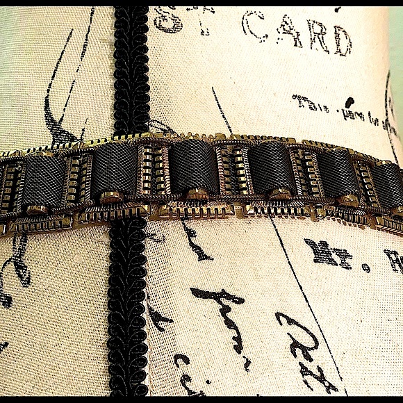 Vintage Leather & Brass Rolling Hinged Women’s Belt main image 5